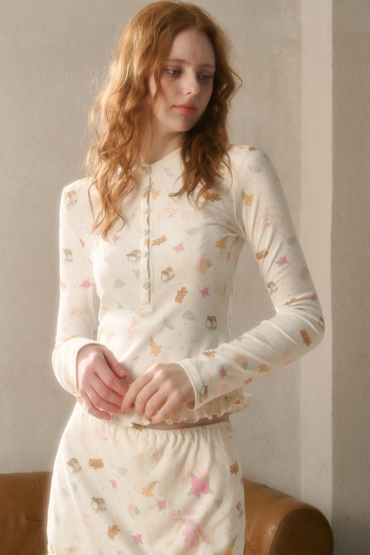 Set aus Sweatshirt mit verspieltem Print und Stufenrock