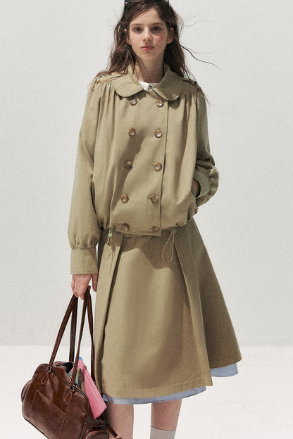 Completo retrò kaki con trench corto con colletto da bambola e gonna