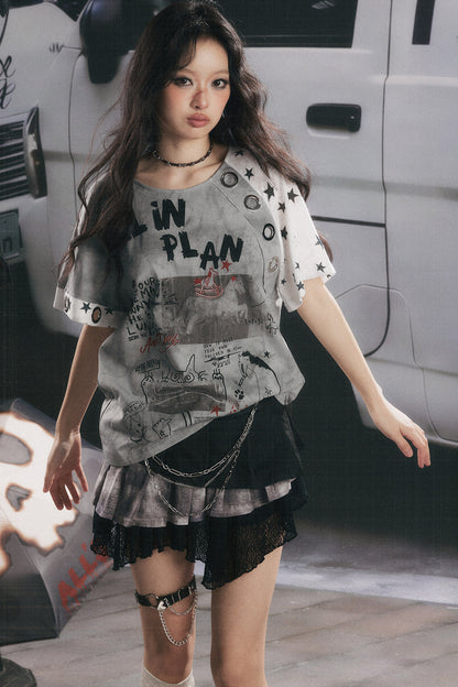 T-shirt a maniche corte con stampa graffiti effetto consumato