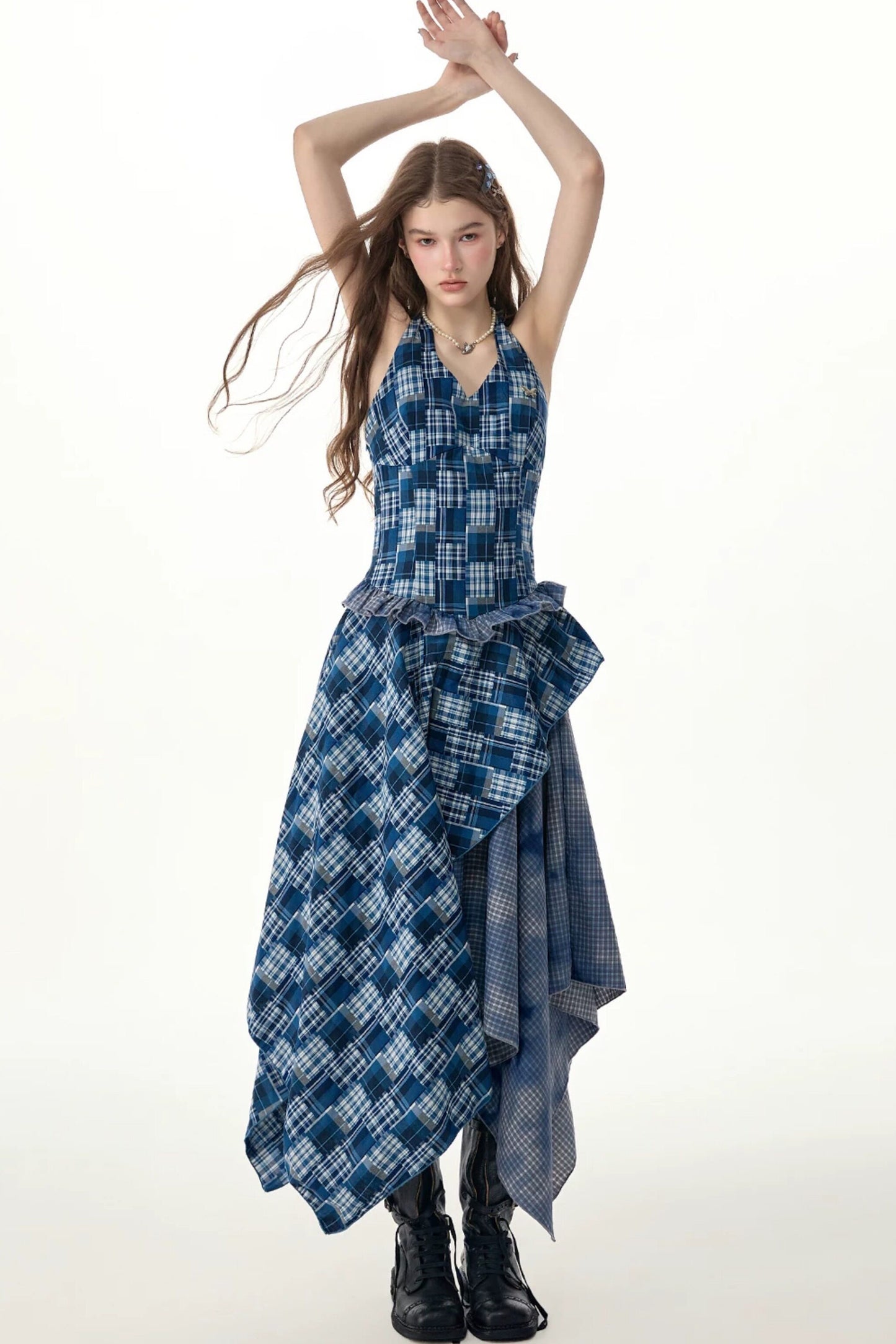 Blau kariertes ärmelloses Neckholder-Kleid