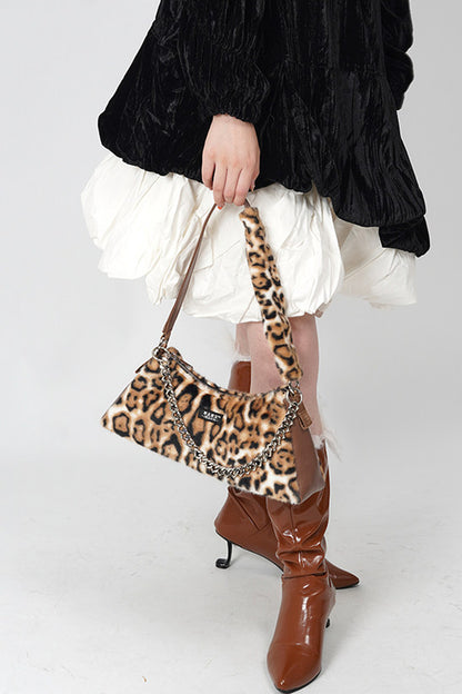Borsa a mano in pelliccia leopardata a scacchiera