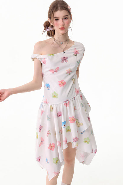 Schulterfreies Kleid mit Schmetterlings- und Blumenmuster und asymmetrischem Saum
