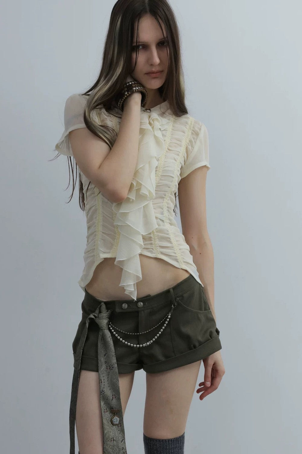 Blusa vittoriana fatta a mano in velo leggero