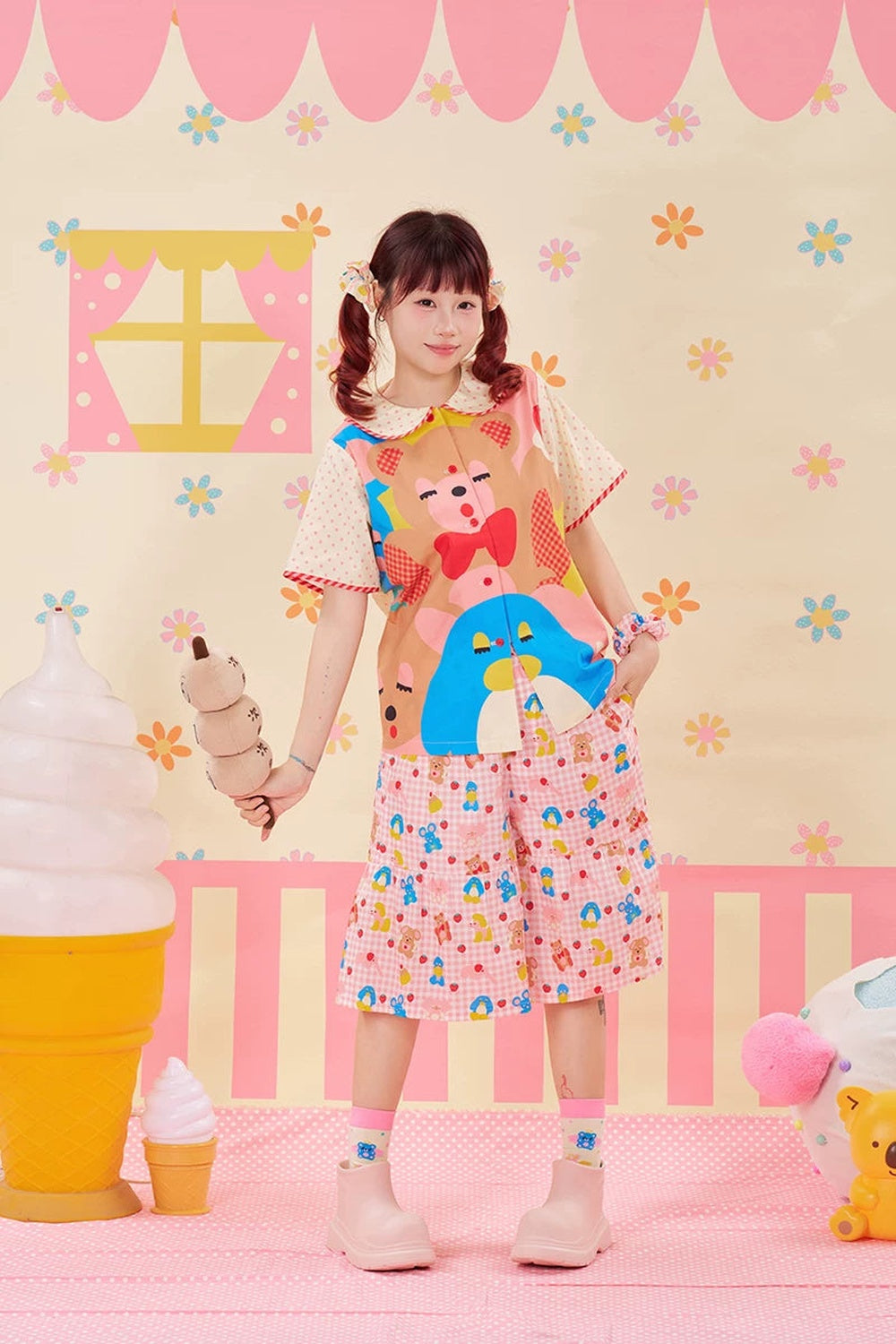 Bluse mit farbenfrohem Print und Bubikragen