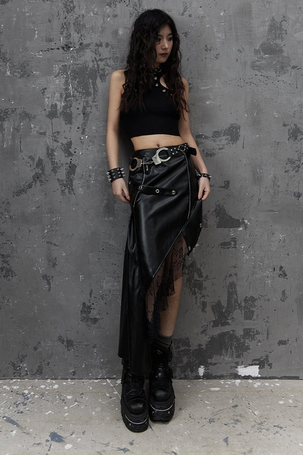 Asymmetrischer Patchworkrock aus Kunstleder