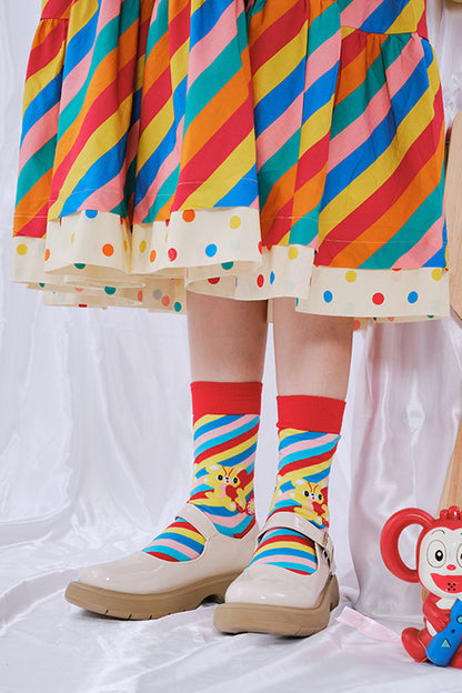 Bunte gestreifte Cartoon-Socken