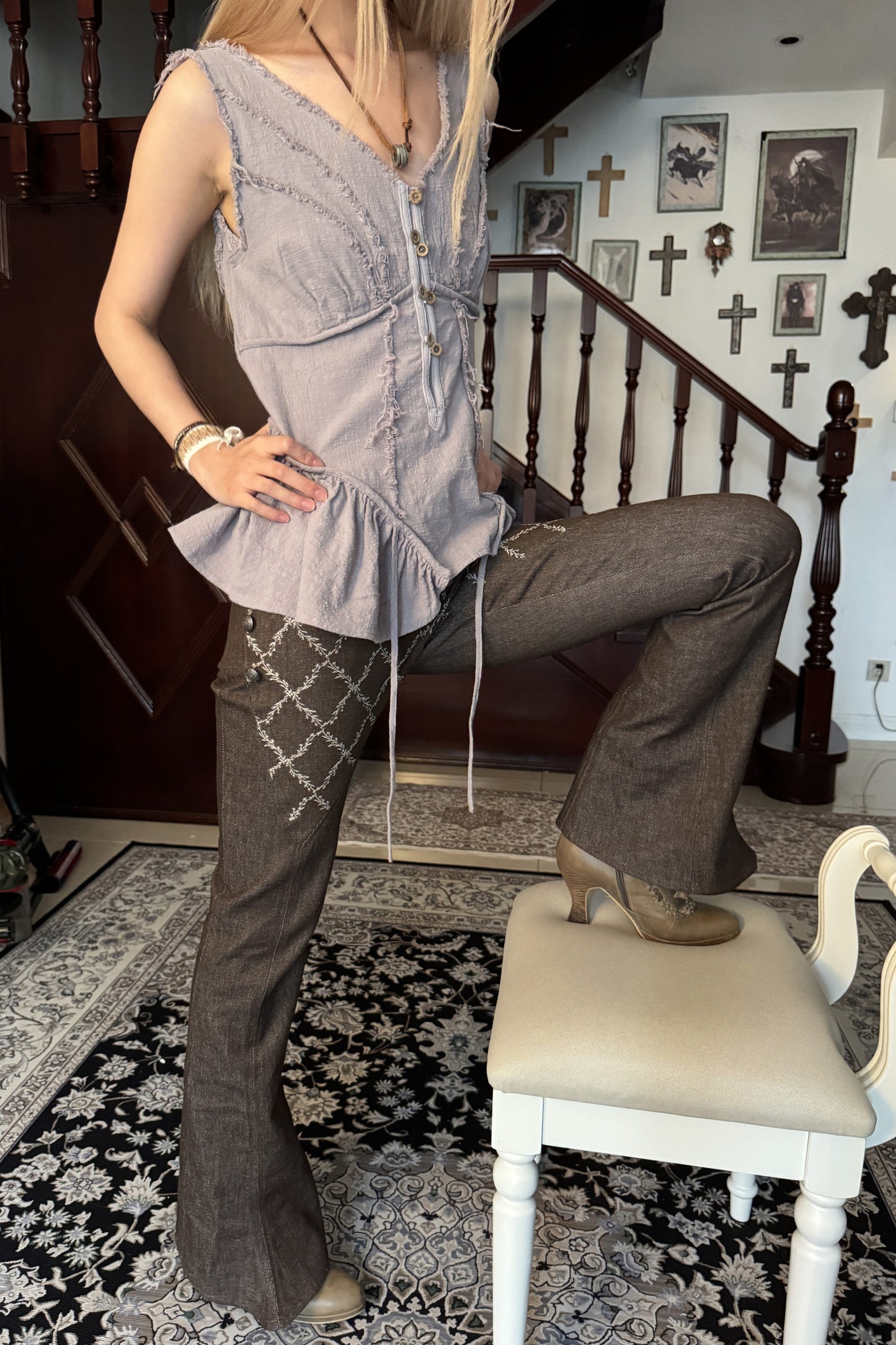 Pantalon évasé en denim patchwork médiéval