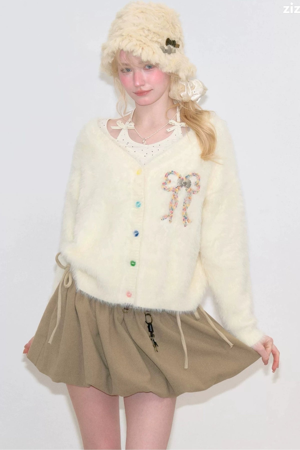 Apricotfarbene Strickjacke mit Schleife