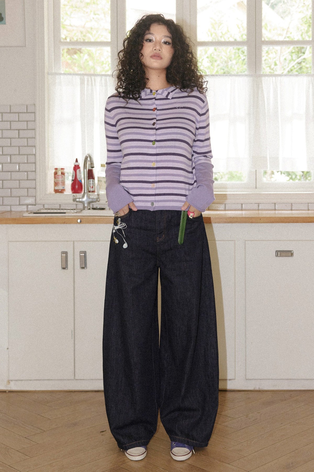 X3 Jeans aus Raw Denim mit Kopfhörer-Stickerei