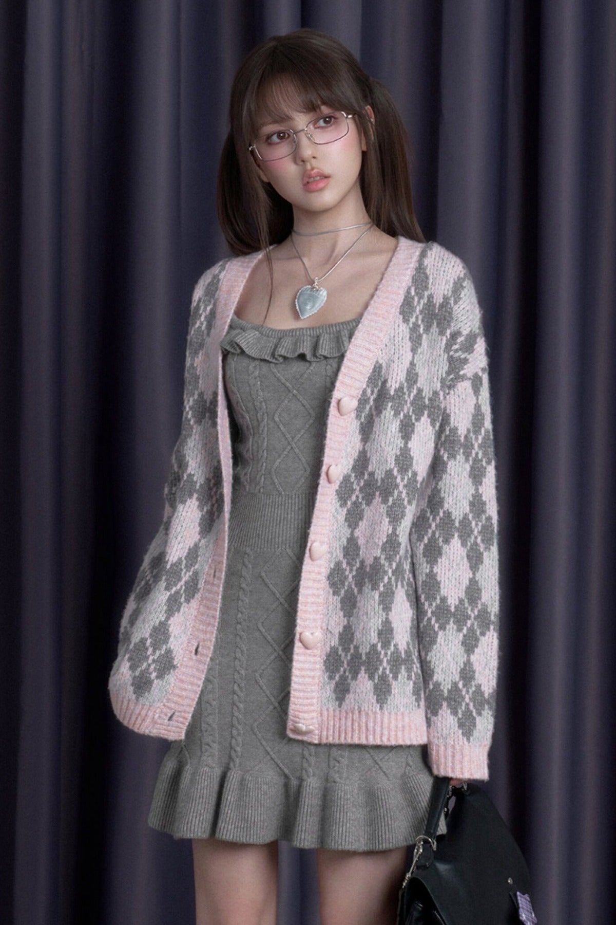 Ensemble cardigan en maille argyle rose et jupe