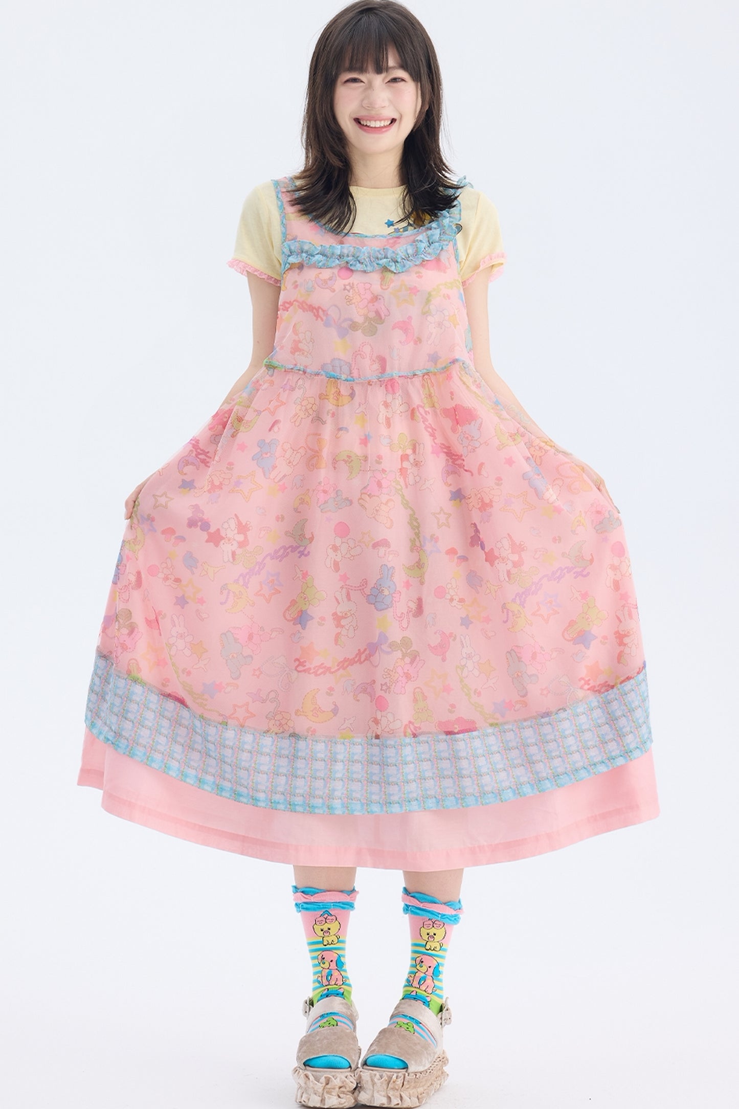 Robe en résille à bretelle asymétrique avec imprimé lapin rose