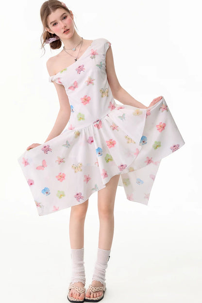 Schulterfreies Kleid mit Schmetterlings- und Blumenmuster und asymmetrischem Saum