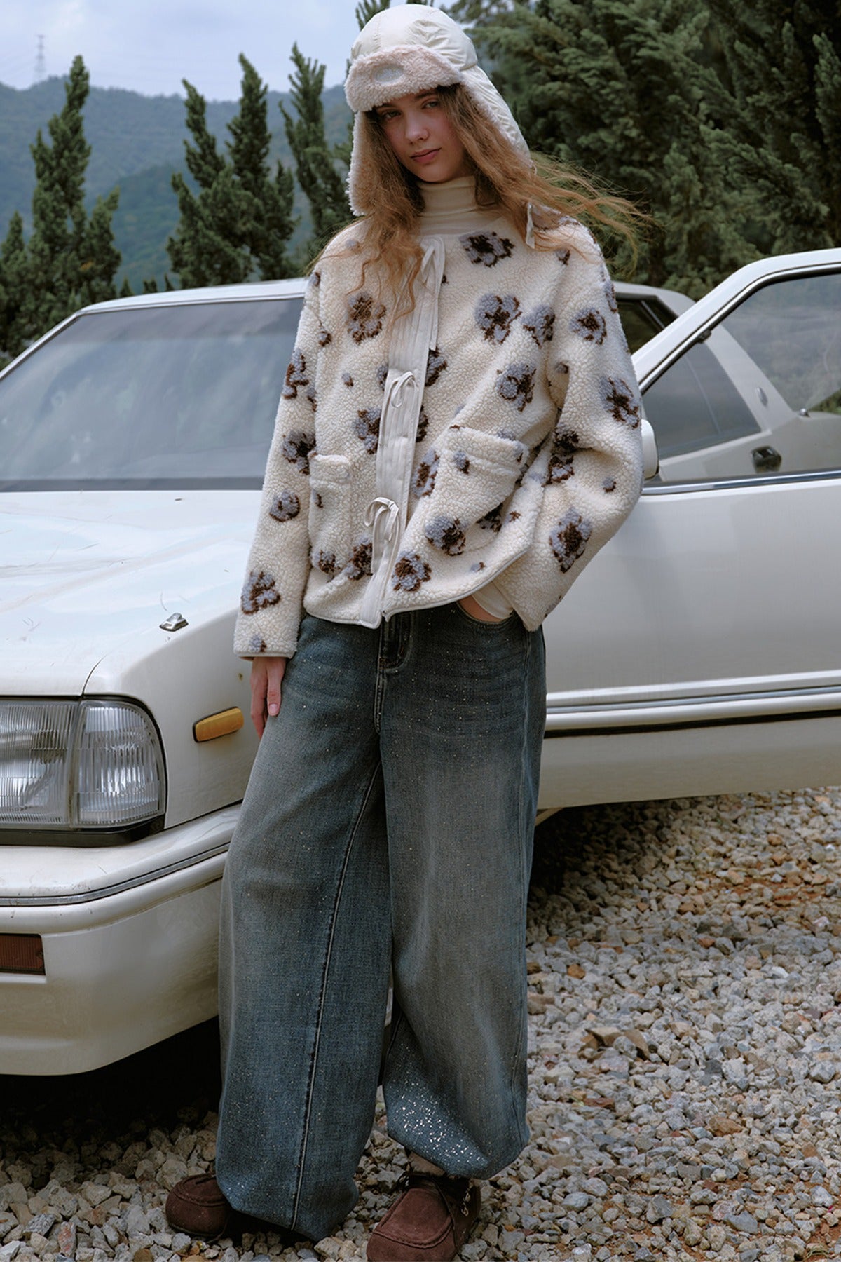 Gesteppte Fleecejacke mit Blumen und Schleife
