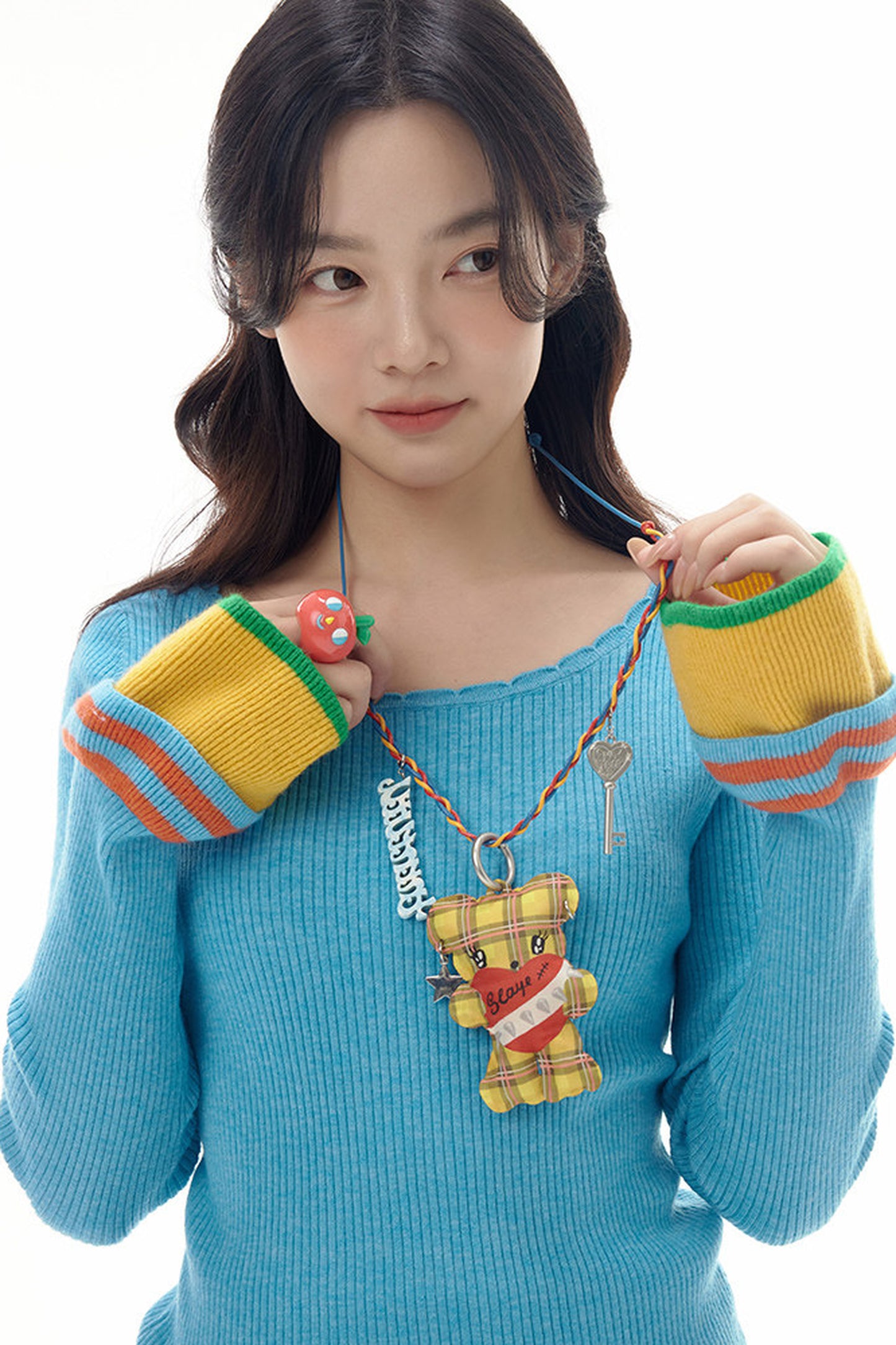 Collier long avec pendentif ours à carreaux