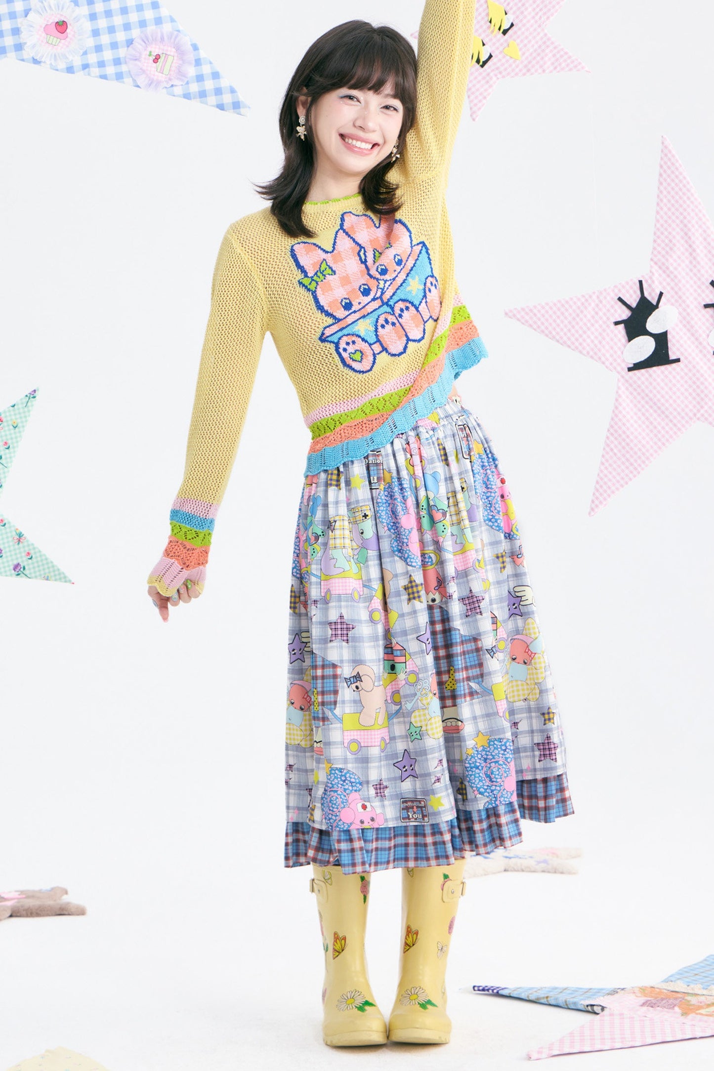 Gelber Netzstrickpullover mit Herz-Lochmuster