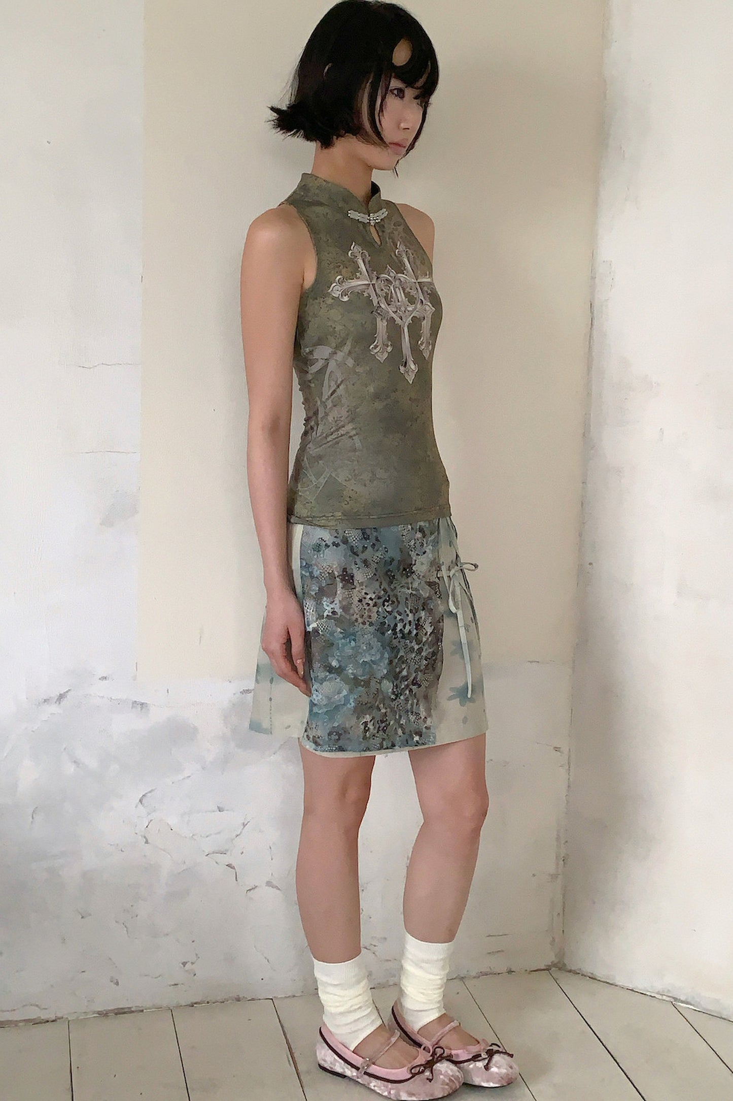 Triple Cross Qipao Collar Sleeveless Top