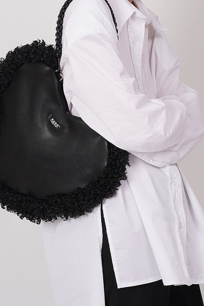 Sac bandoulière sous le bras tissé moelleux en forme de cœur
