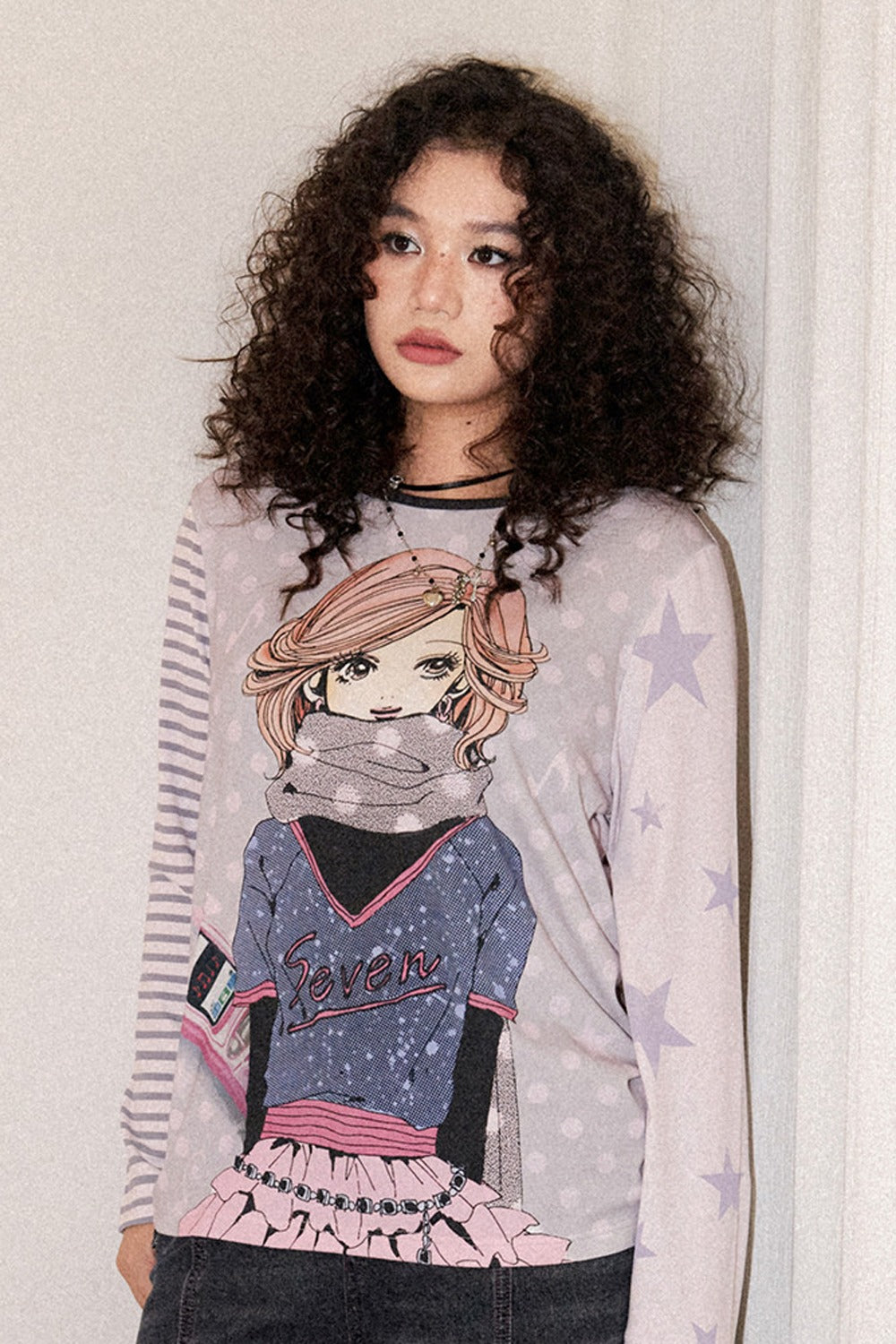Nana-Porträt-T-Shirt mit lockerem Schnitt und asymmetrischem Colorblocking