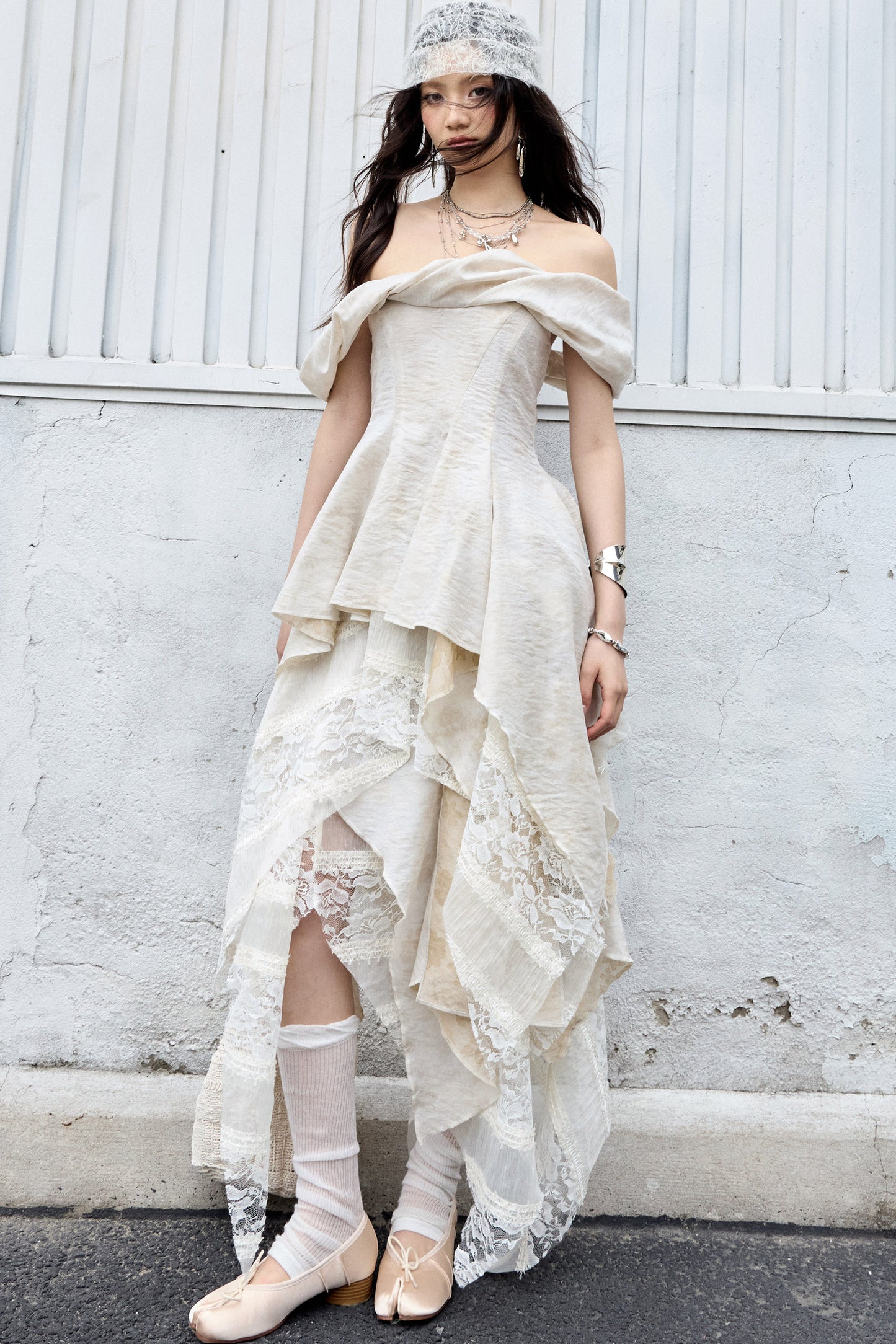 Sculpture-Like Twisted Collar Two-Piece Set-Up