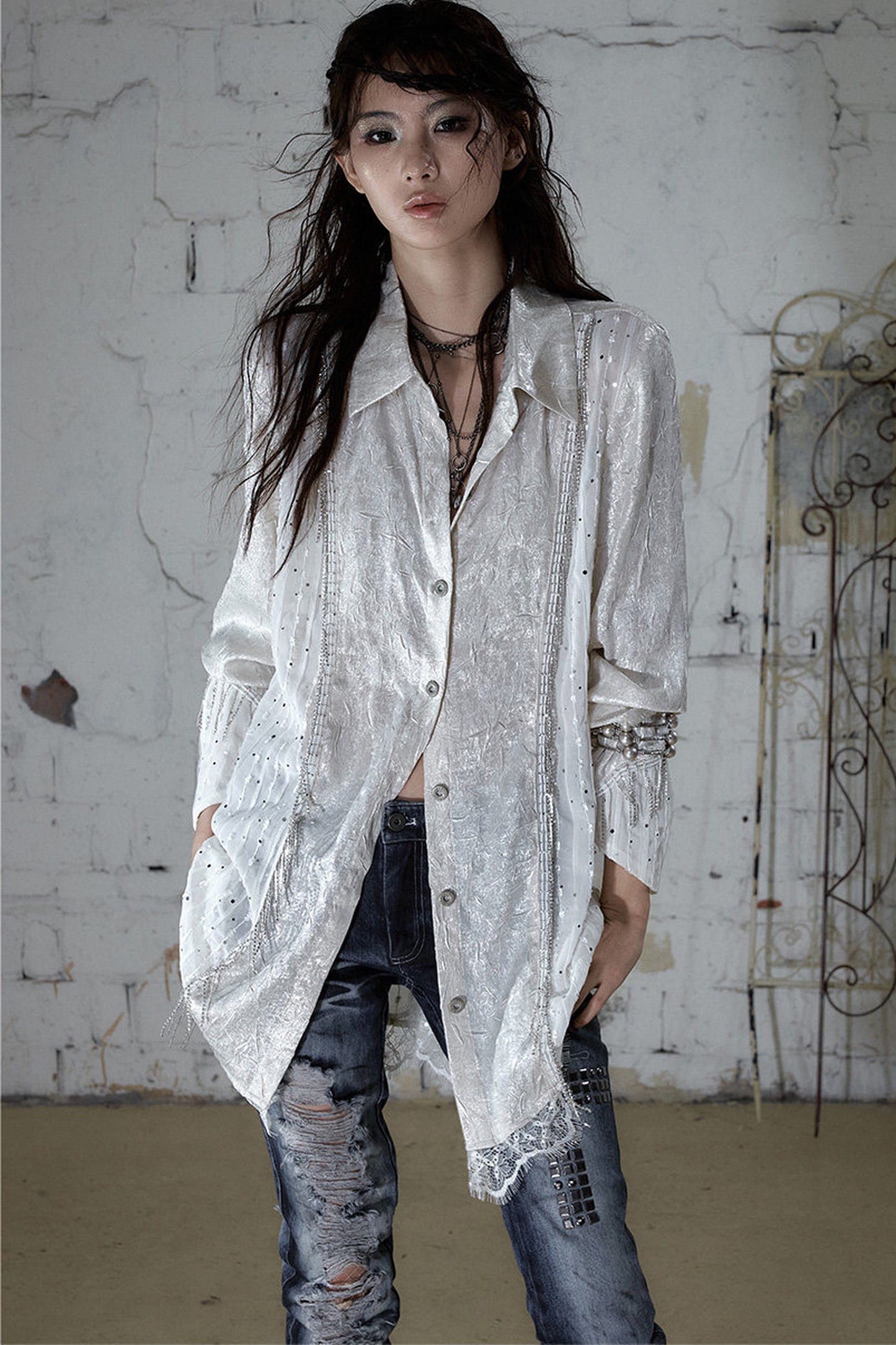 Barocke Satinbluse mit Kettenmuster