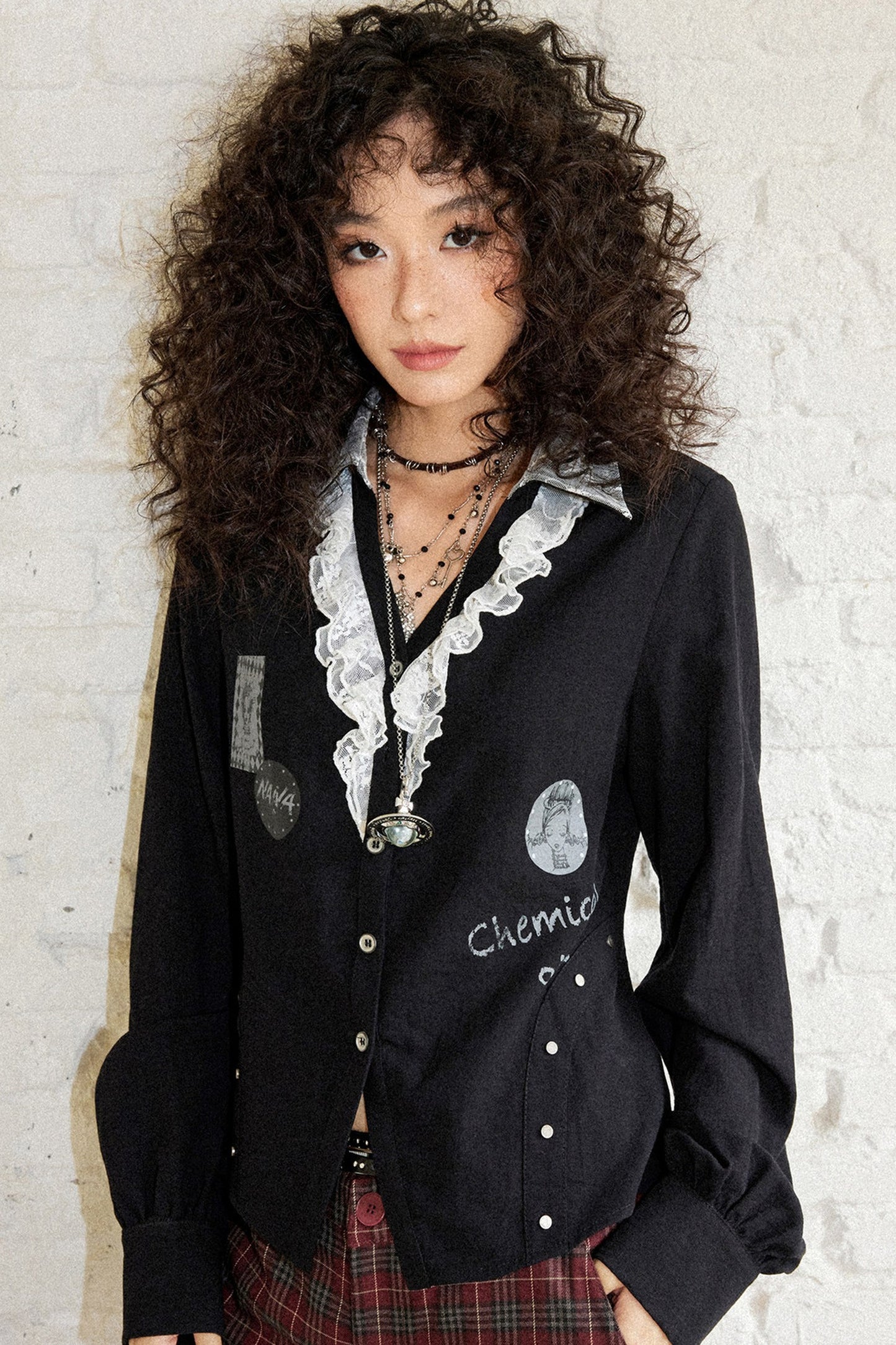 Bluse mit Spitzen- und Blumen-Patchwork