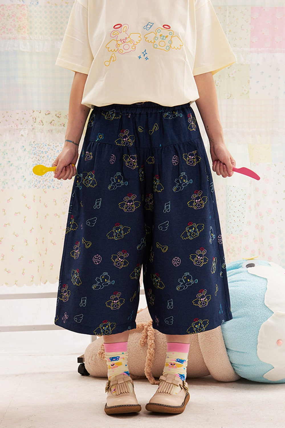 Animal Angel Heavy Embroidery Capri Pants