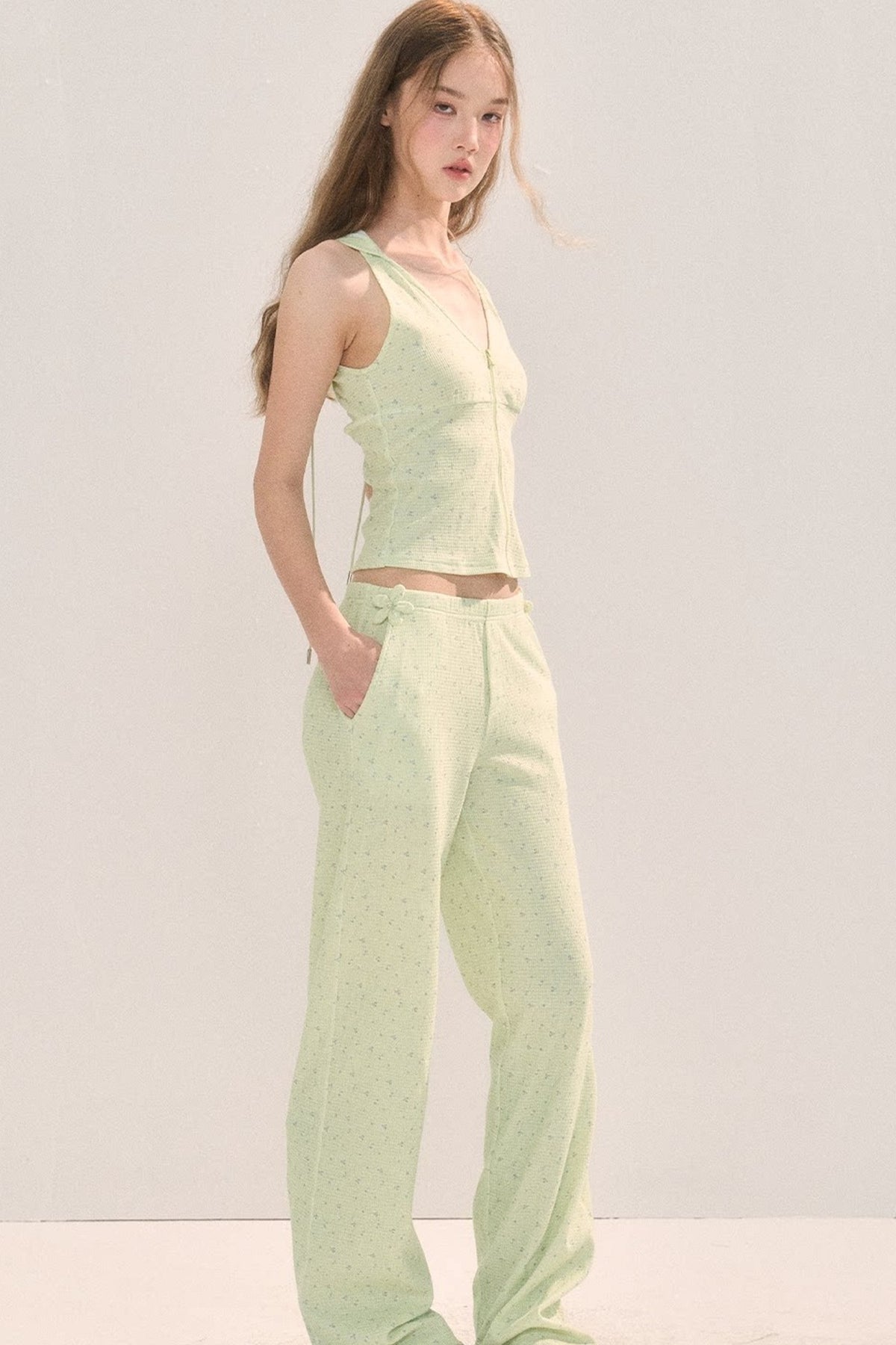 Pantaloni a gamba dritta verde chiaro dalla vestibilità morbida