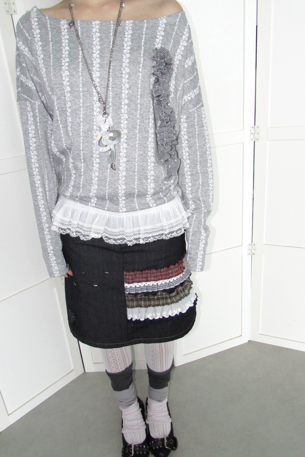 3D Corsage Lace Hem T-Shirt