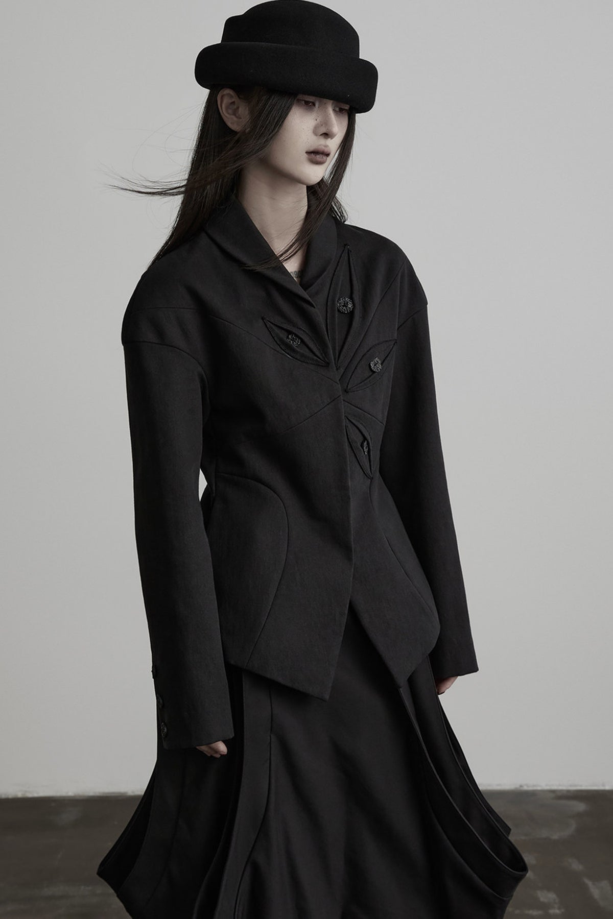 Deconstructed Button-Eye Collar Jacket