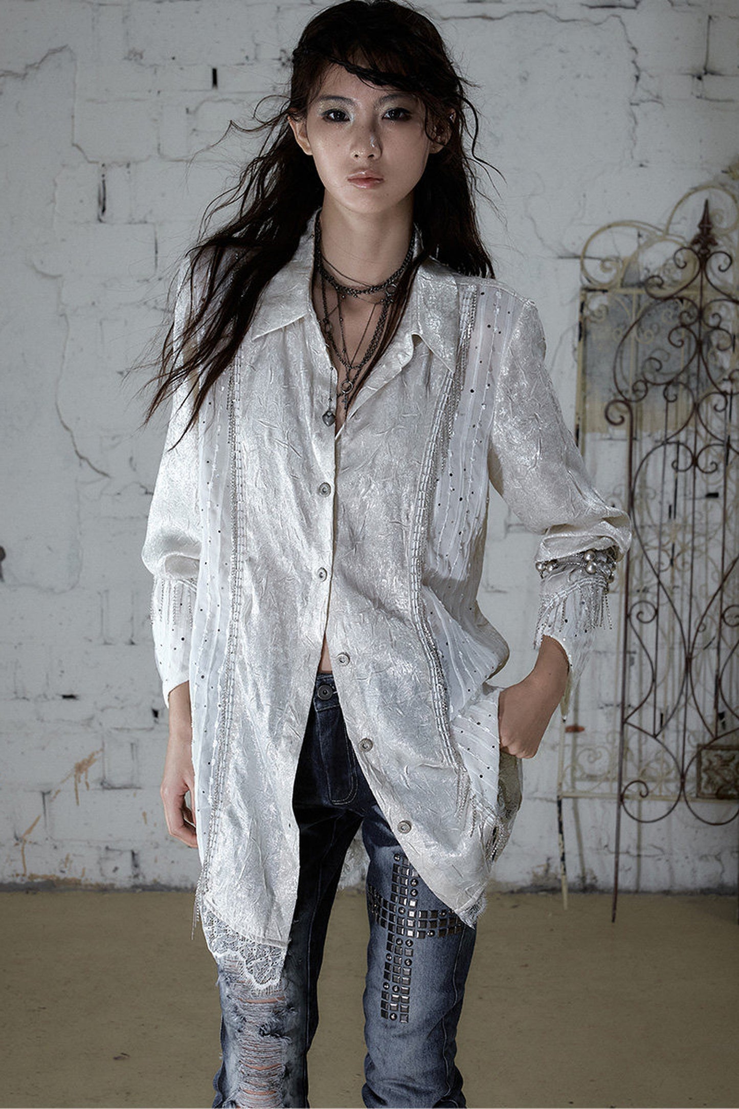 Barocke Satinbluse mit Kettenmuster
