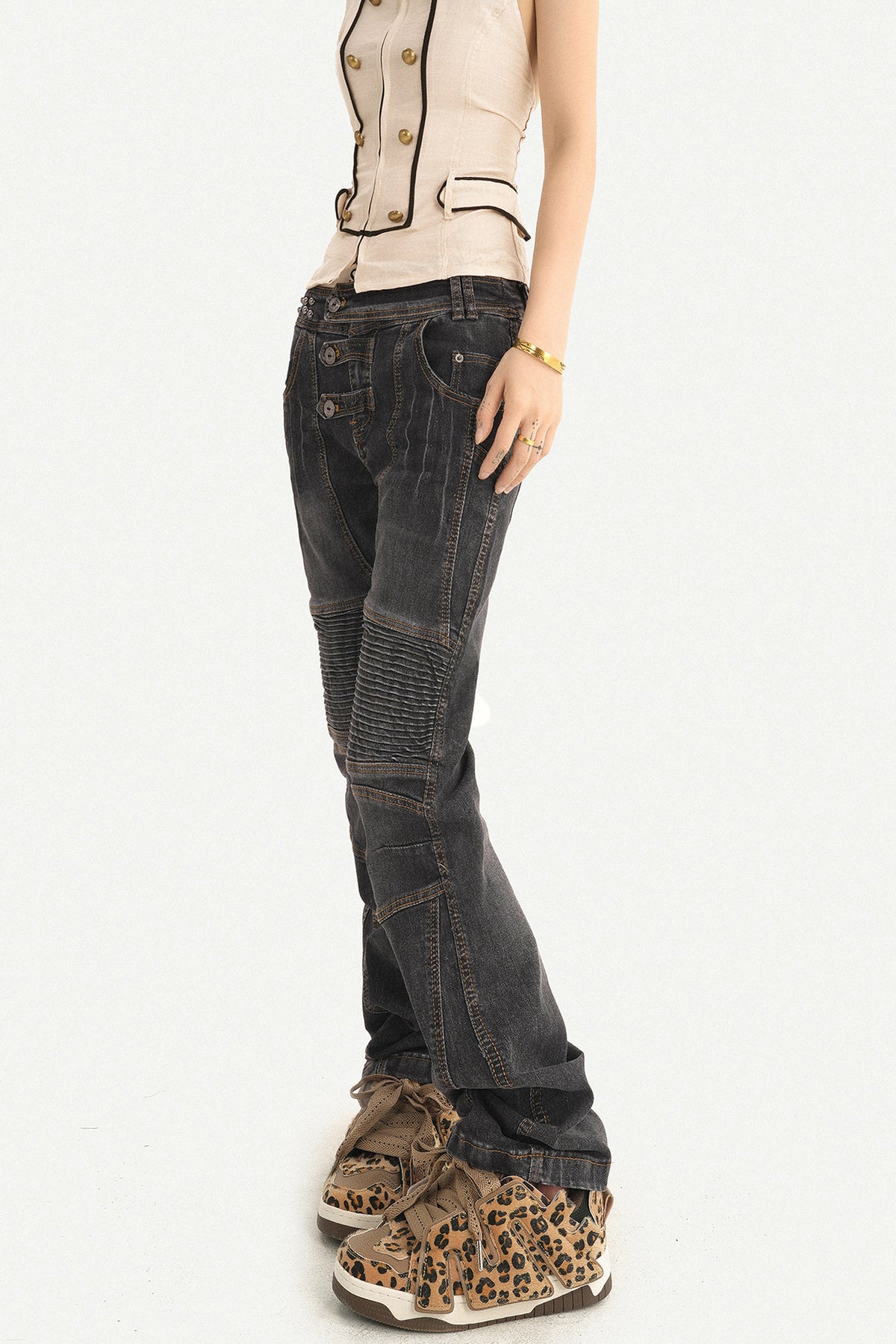 Gewaschene plissierte gerade Biker-Jeans