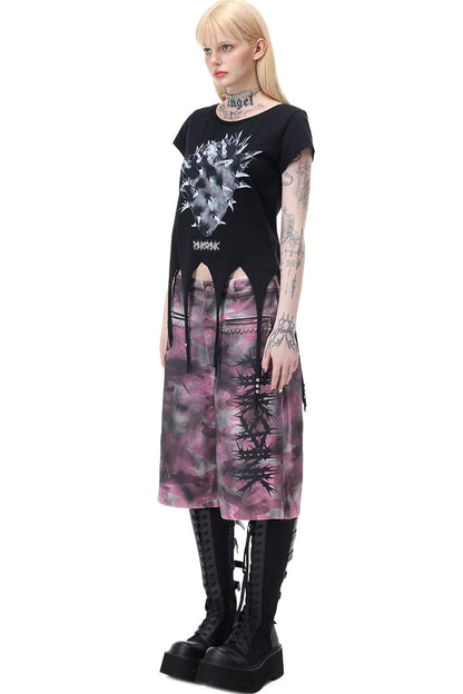 T-shirt con borchie, stampa cactus e orlo asimmetrico