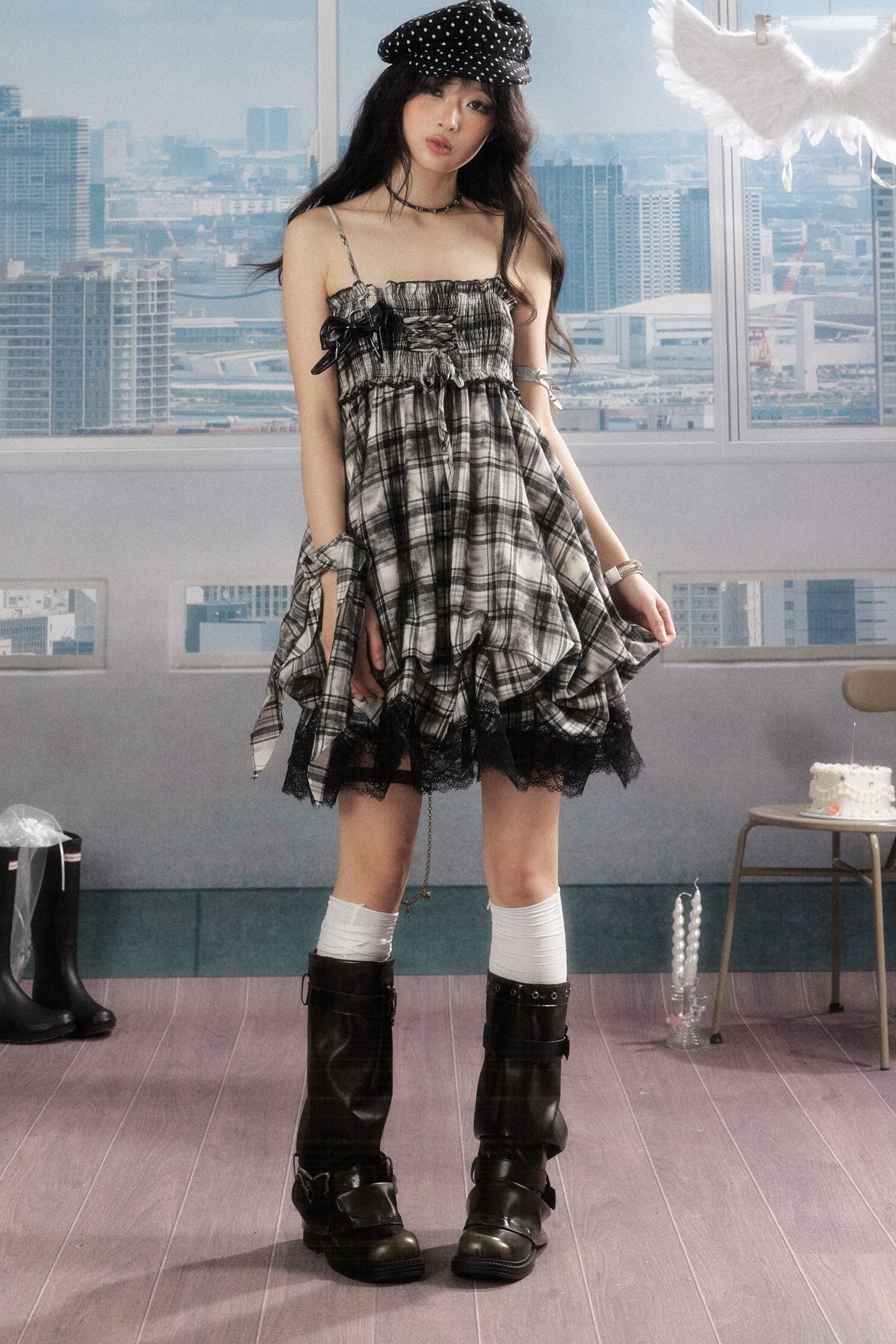 Kariertes Camisole-Kleid mit Spitzen-Patchwork