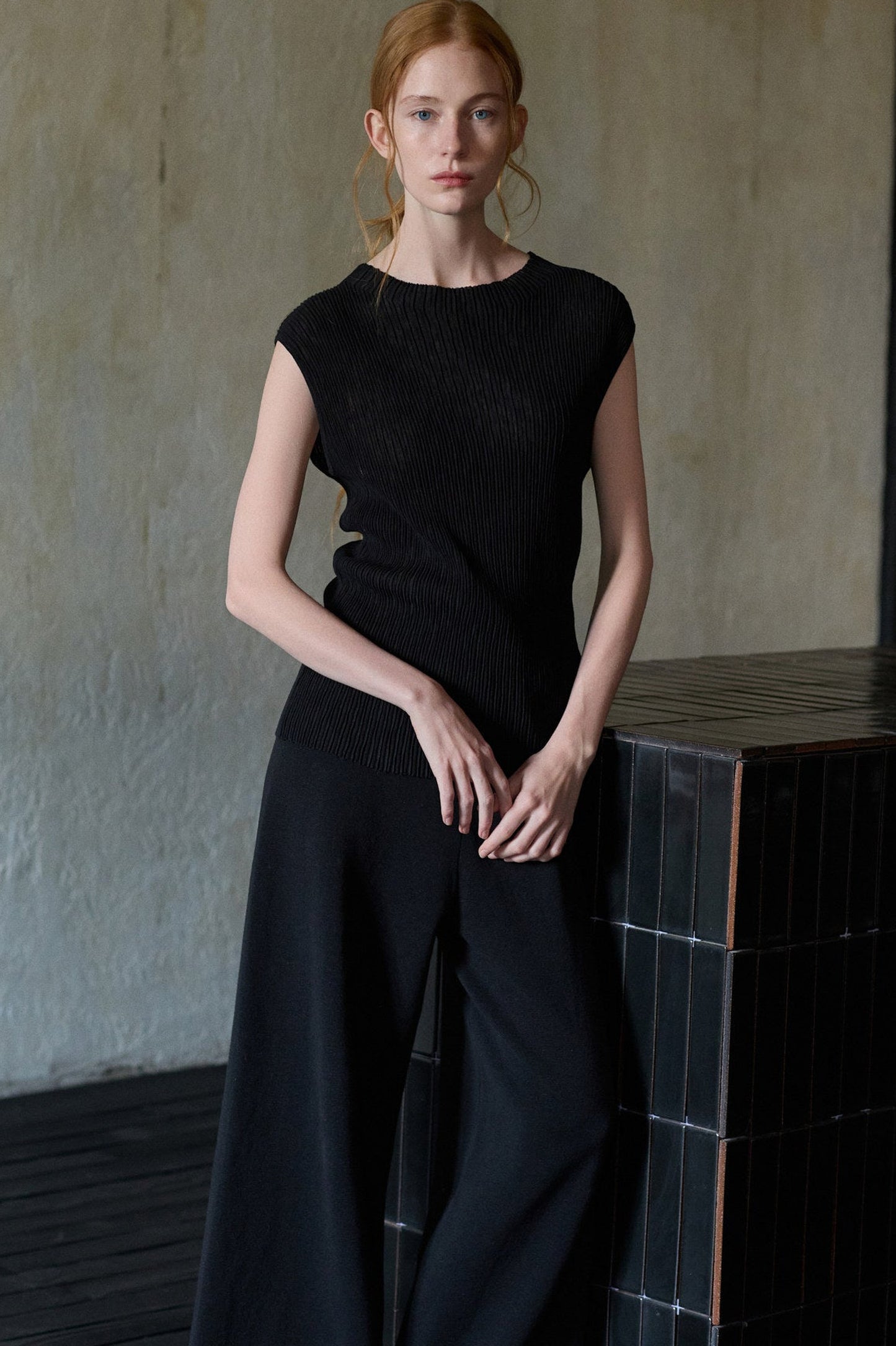 Black Linen Knitted T-Shirt