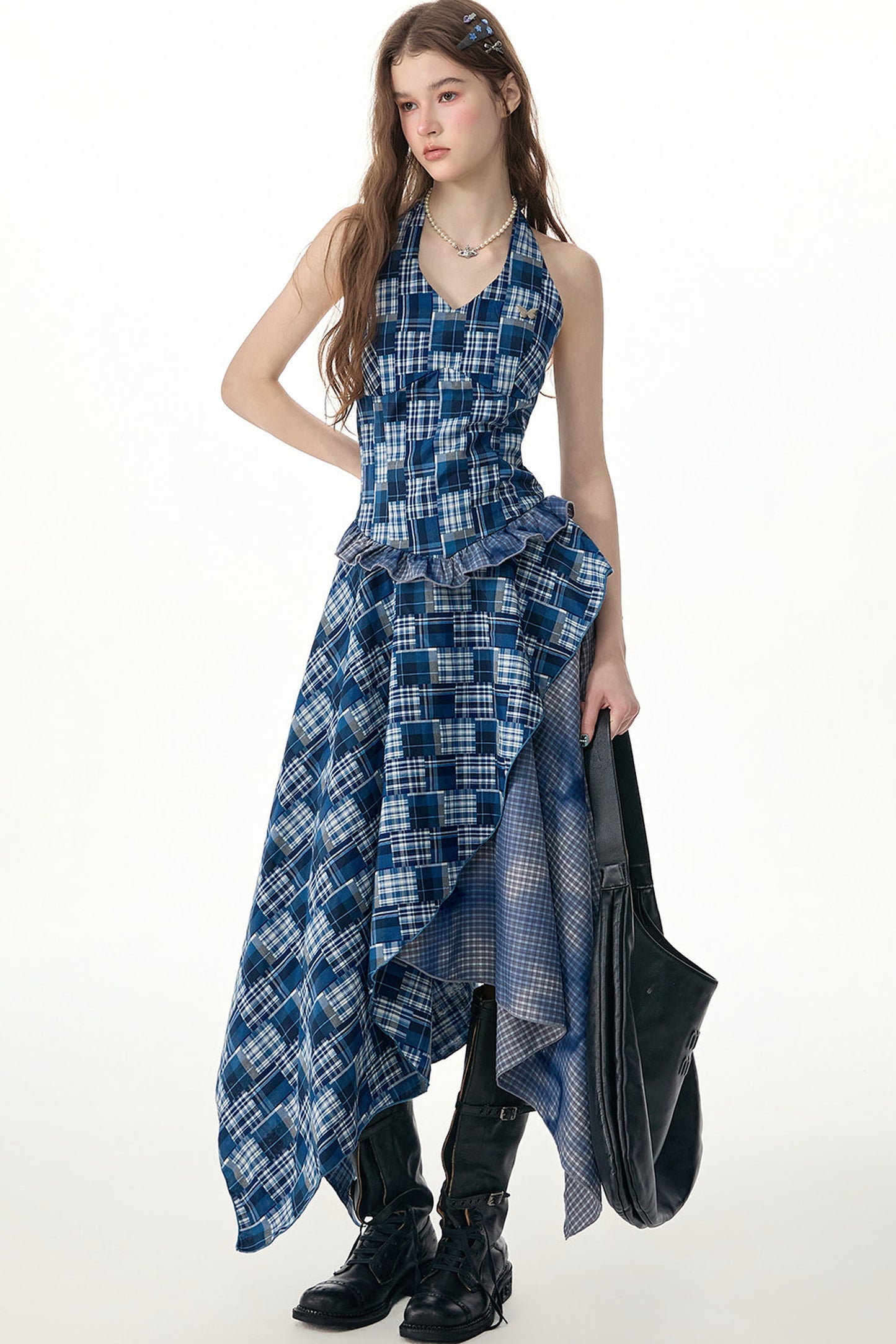 Blau kariertes ärmelloses Neckholder-Kleid