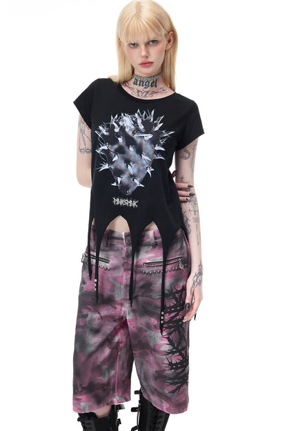 T-shirt con borchie, stampa cactus e orlo asimmetrico