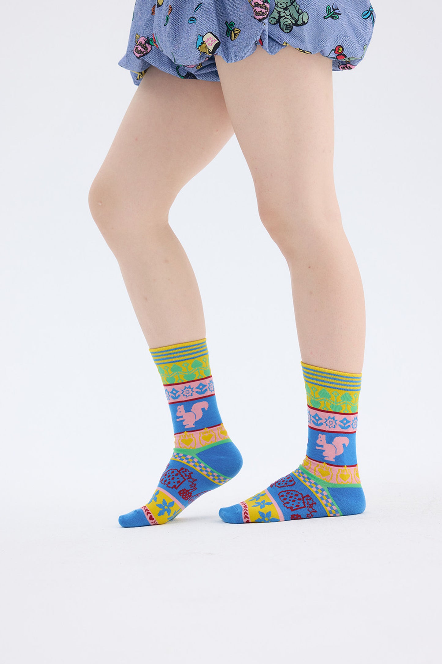 Chaussettes tricotées à motif géométrique bleu vif et jaune