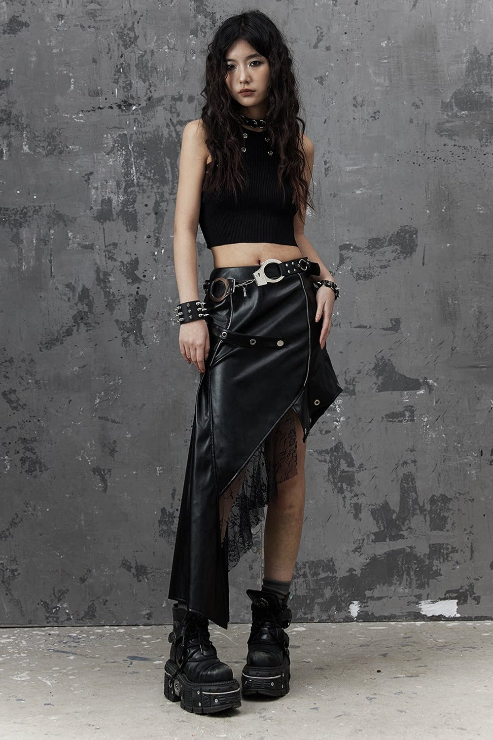 Asymmetrischer Patchworkrock aus Kunstleder