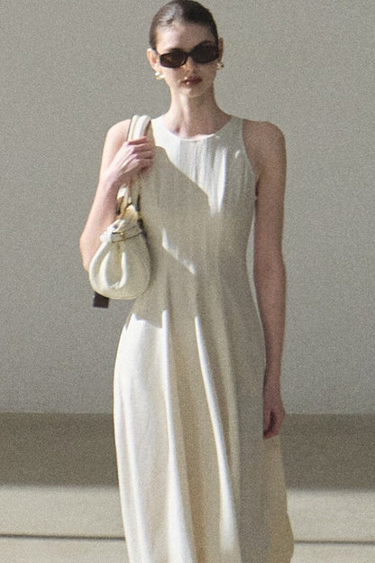 Kleid aus Goldseide und Leinen