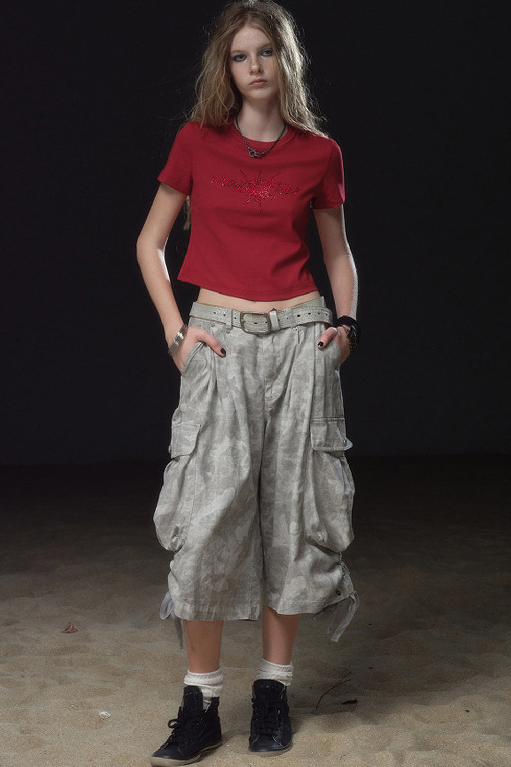 Pantaloni cropped mimetici multi-tasca
