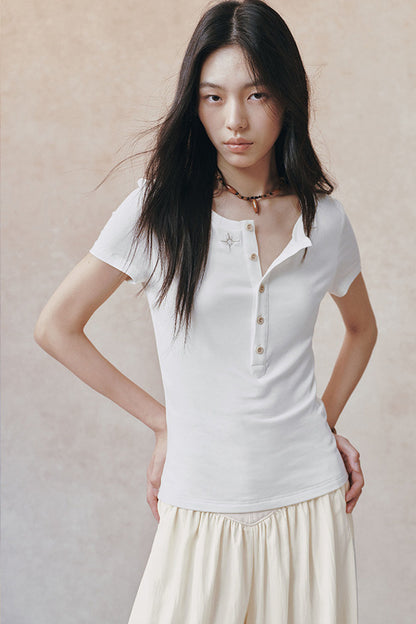 T-shirt in lyocell con mezza abbottonatura e uccello ricamato