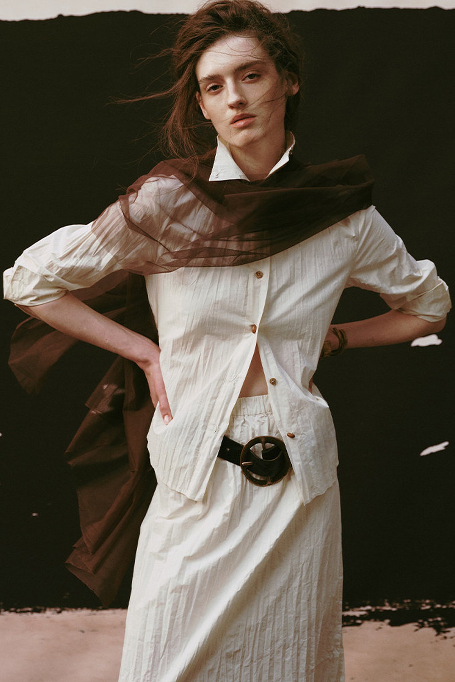 Completo camicia con colletto alla coreana plissettata 3D e gonna