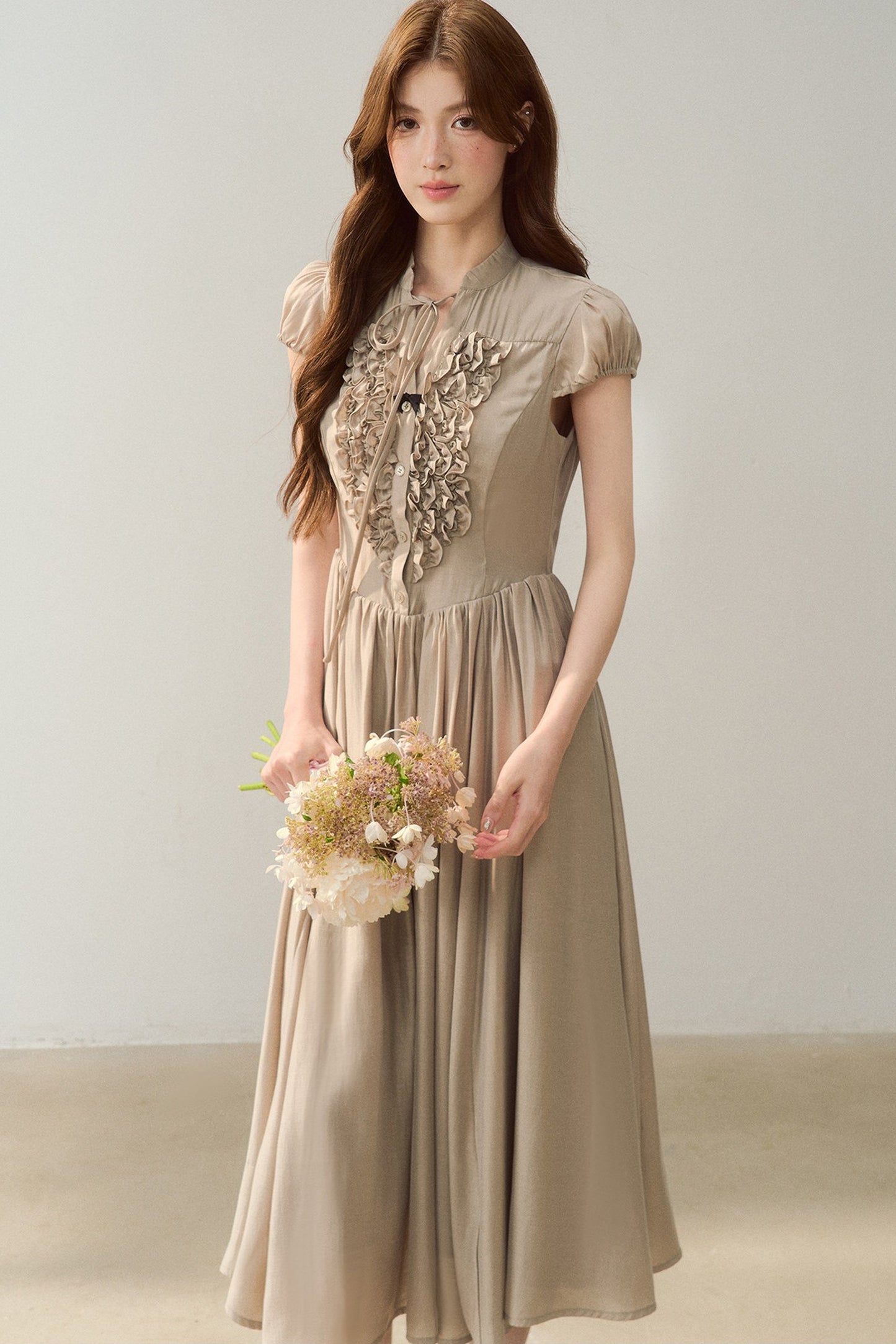 Robe à col en V à motif floral en acétate