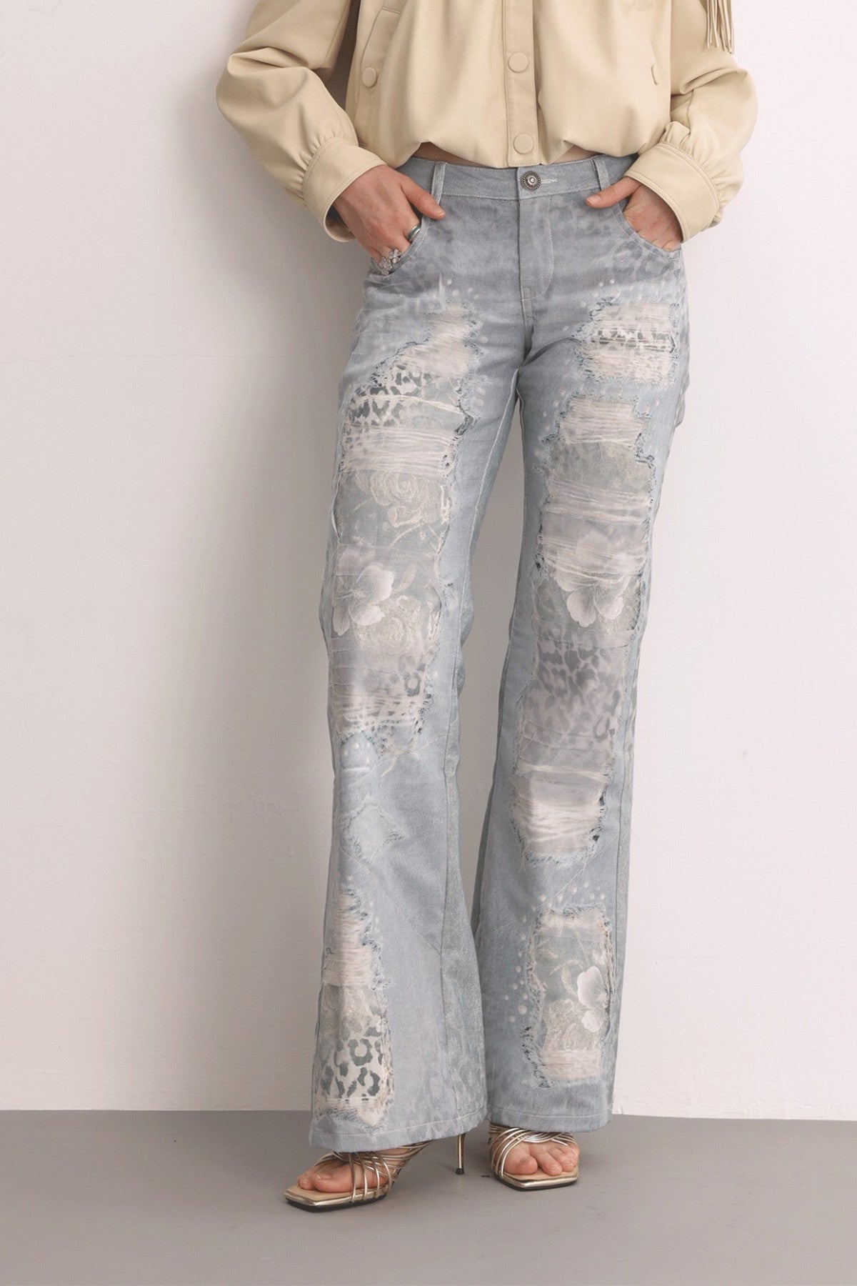 Jeans in mesh leopardato slavato a doppio strato