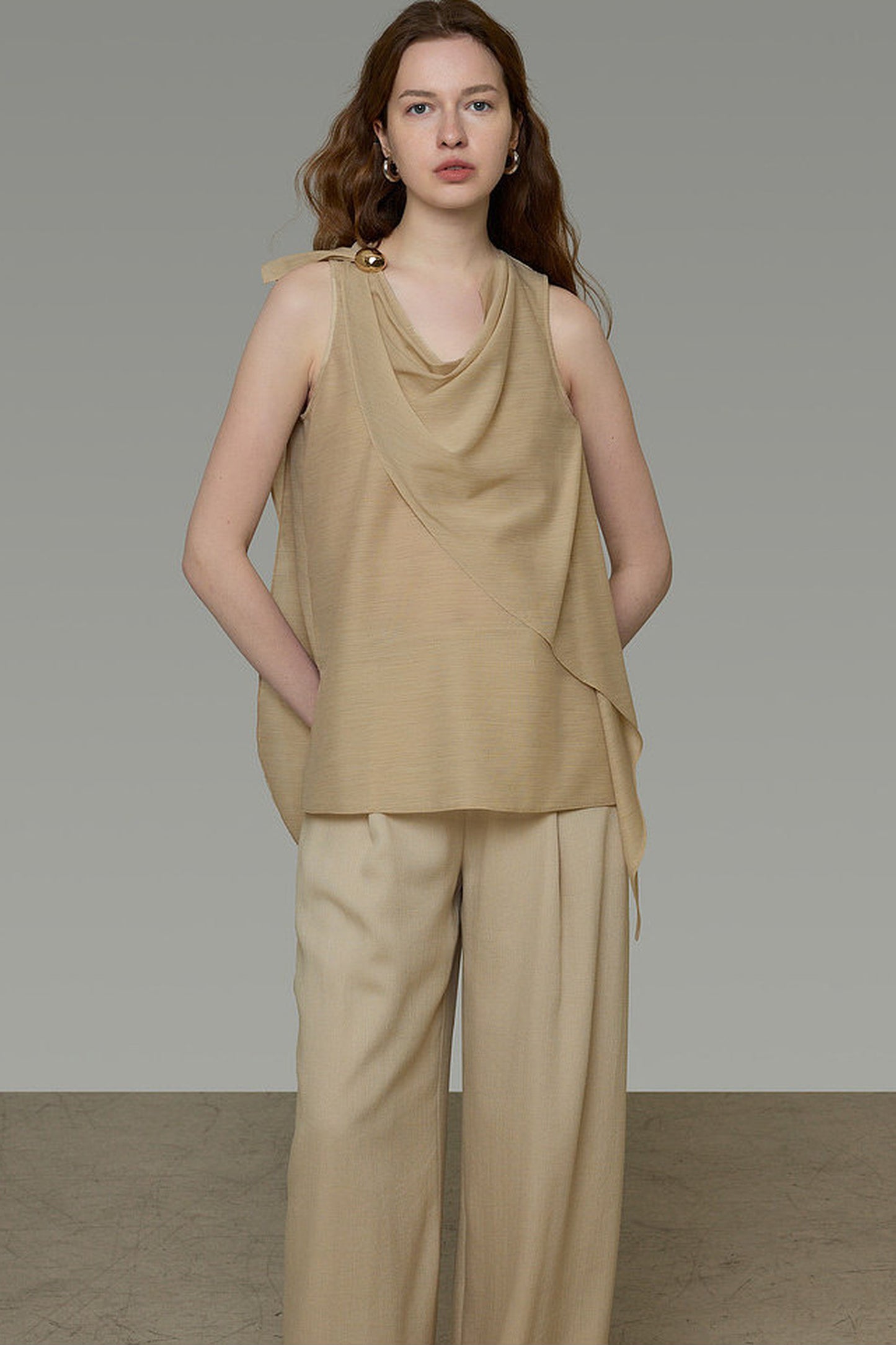Unspoken gilet dal design di nicchia