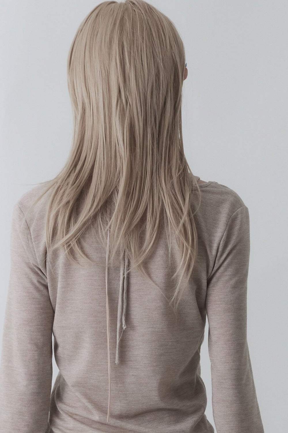 Blusa ricamata con orlo irregolare