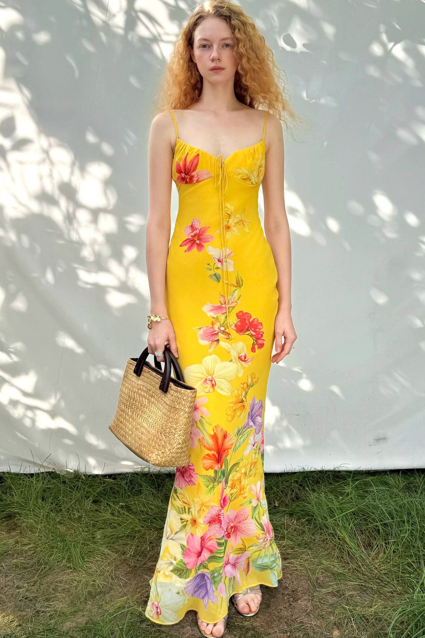 Tropisches handbemaltes Slipkleid mit Blumenmuster und V-Ausschnitt