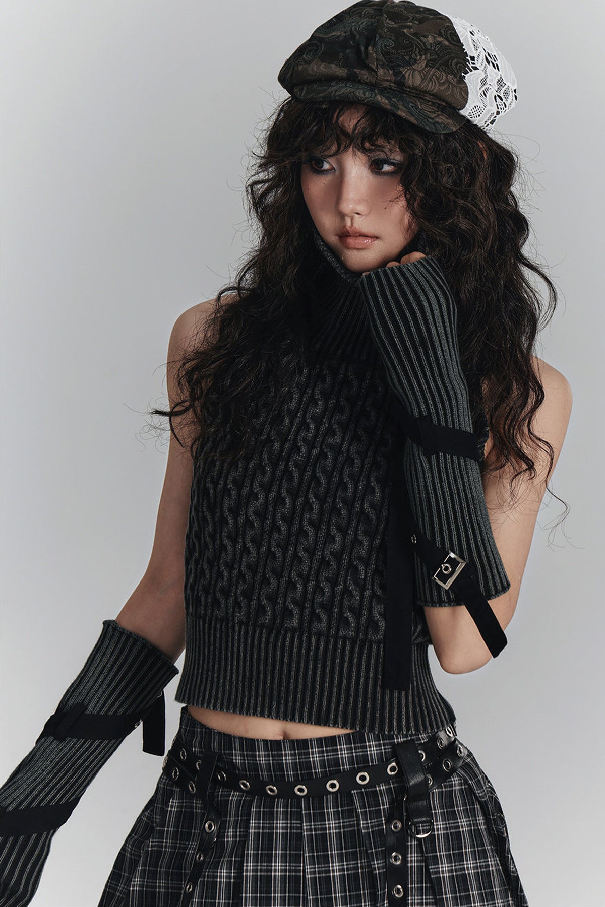 Short Backless Slim-Fit Knit Top with Tie Sleeves