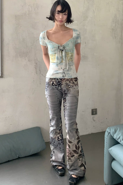 Geblümtes Kurzarm-Oberteil mit Polka Dots und Pailletten
