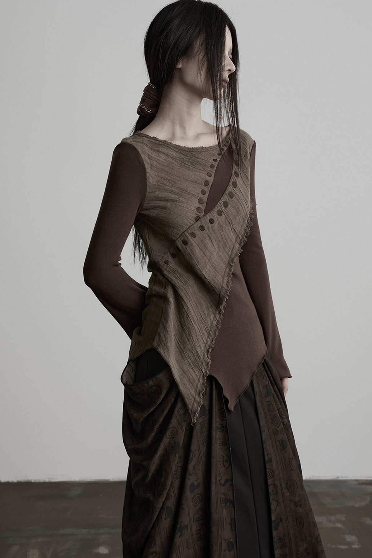 Asymmetrical Eye Embroidery Knit Top